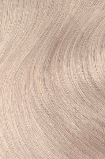 Indisk Tempelhår Tape Extensions selges i pakker av 10 festen som utgjør 5 sandwiches. Festene er 3 cm brede og 0,5 cm i høyden. Leveres i lengdene 25, 35, 45, 55cm. Håret er Double Drawn