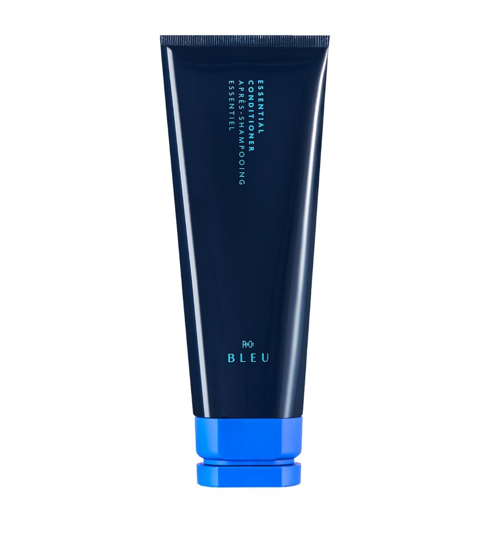 ESSENTIAL CONDITIONER Møt hårheltene dine: hverdagsstjerner skapt for alle hårtyper. Med optimal fuktighet og forsterket antioksidantbeskyttelse gir den håret et løft i form av fylde, spenst, mykhet og strålende glans.